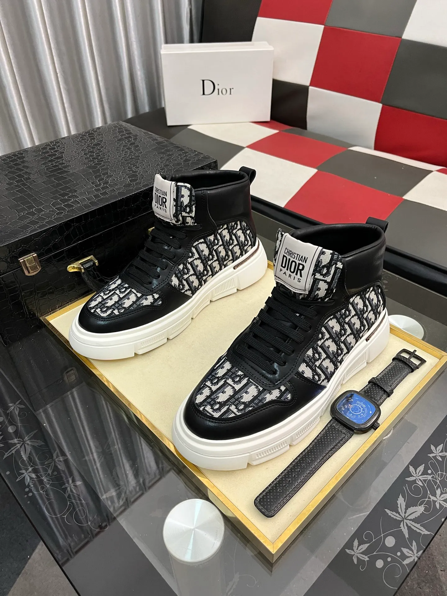 Men's shoes💰420⌚️⌚️[Dior] Dior's new men's genuine leather casual shoes, the highest version on the market, any comparison is welcome🆚! The original leather has excellent texture and is super high-end! Fetal sheep net lining imported from Italy, removable pad! Luxurious materials and fine workmanship, highly recommended! Code number: 38-442️⃣Colors available